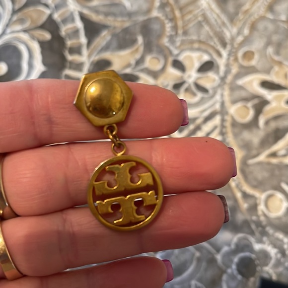 Gorgeous rare Tory Burch Goldtone earrings - Picture 4 of 6